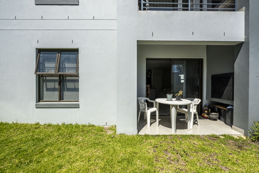 2 Bedroom Property for Sale in Loucharmante Western Cape